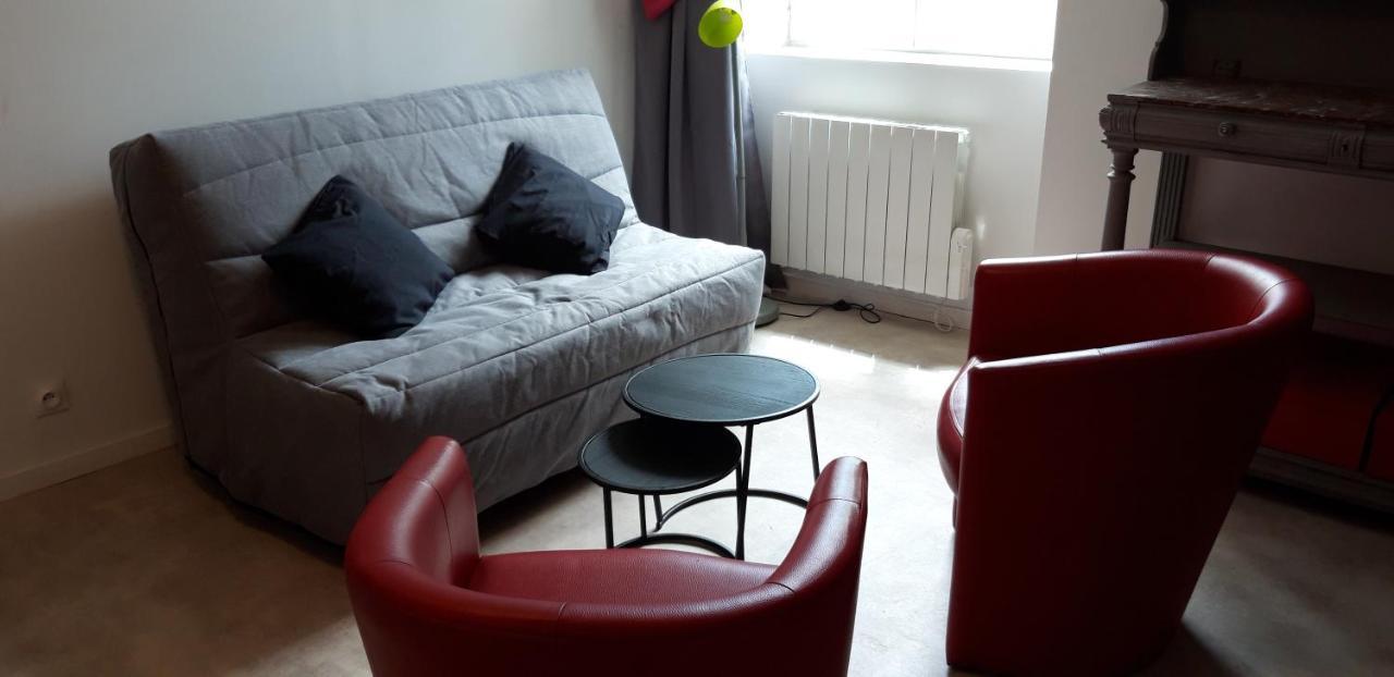 Triplex Tout Confort, Plein Centre Ville Bauge En Anjou Luaran gambar