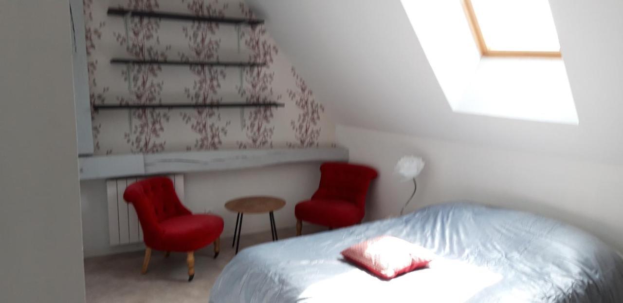 Triplex Tout Confort, Plein Centre Ville Bauge En Anjou Luaran gambar
