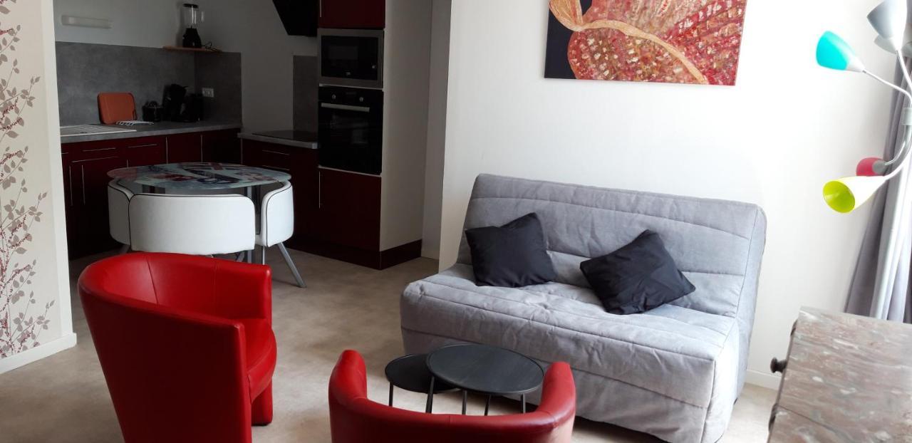 Triplex Tout Confort, Plein Centre Ville Bauge En Anjou Luaran gambar